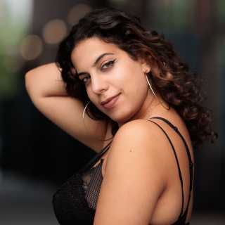 Salma Hindy, stand-up comedian